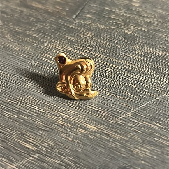 Vintage Avon Kids Disney Aladdin Abu Earrings & Necklace Set Red Gem Gold Tone - Picture 2 of 5